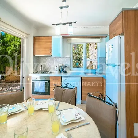 Vila Sleeps 6 Pool Air Con Wifi *