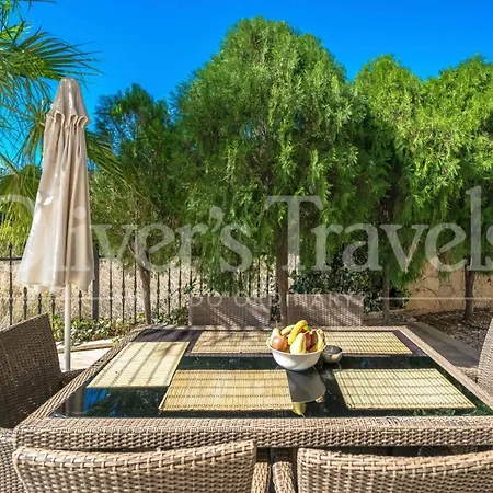 Sleeps 6 Pool Air Con Wifi Vila